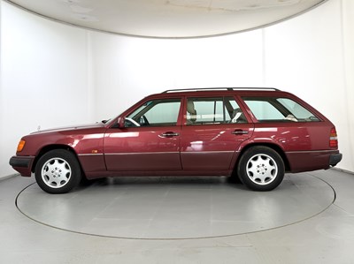 Lot 1990 Mercedes-Benz 230 TE - NO RESERVE