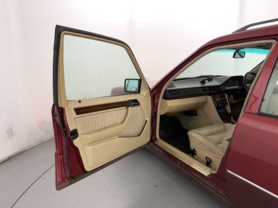 Lot 1990 Mercedes-Benz 230 TE - NO RESERVE
