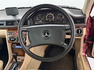 Lot 1990 Mercedes-Benz 230 TE - NO RESERVE