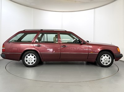 Lot 1990 Mercedes-Benz 230 TE - NO RESERVE