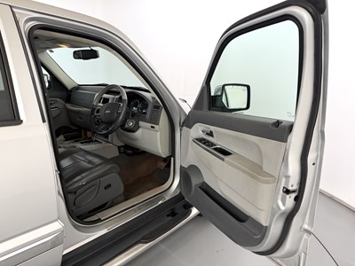 Lot 2009 Jeep Cherokee