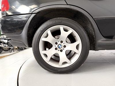 Lot 2005 BMW X5 Sport