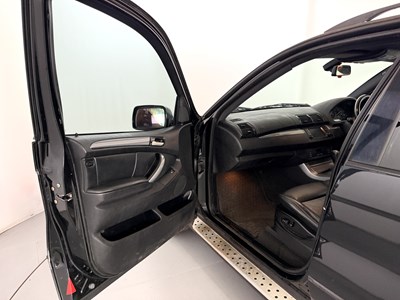 Lot 2005 BMW X5 Sport