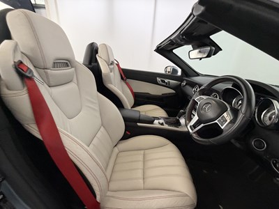 Lot 2011 Mercedes-Benz SLK200
