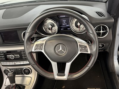 Lot 2011 Mercedes-Benz SLK200