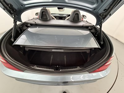 Lot 2011 Mercedes-Benz SLK200
