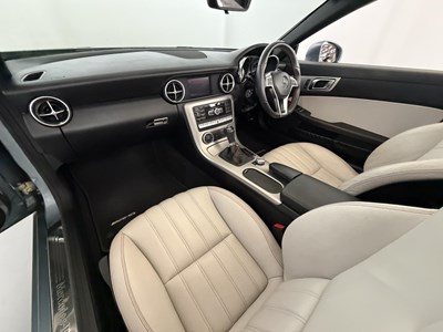 Lot 2011 Mercedes-Benz SLK200