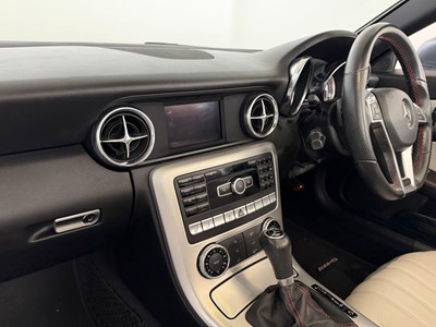 Lot 2011 Mercedes-Benz SLK200