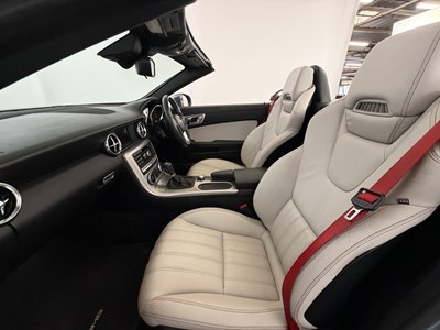 Lot 2011 Mercedes-Benz SLK200