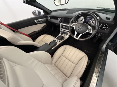 Lot 2011 Mercedes-Benz SLK200