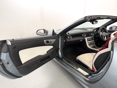 Lot 2011 Mercedes-Benz SLK200