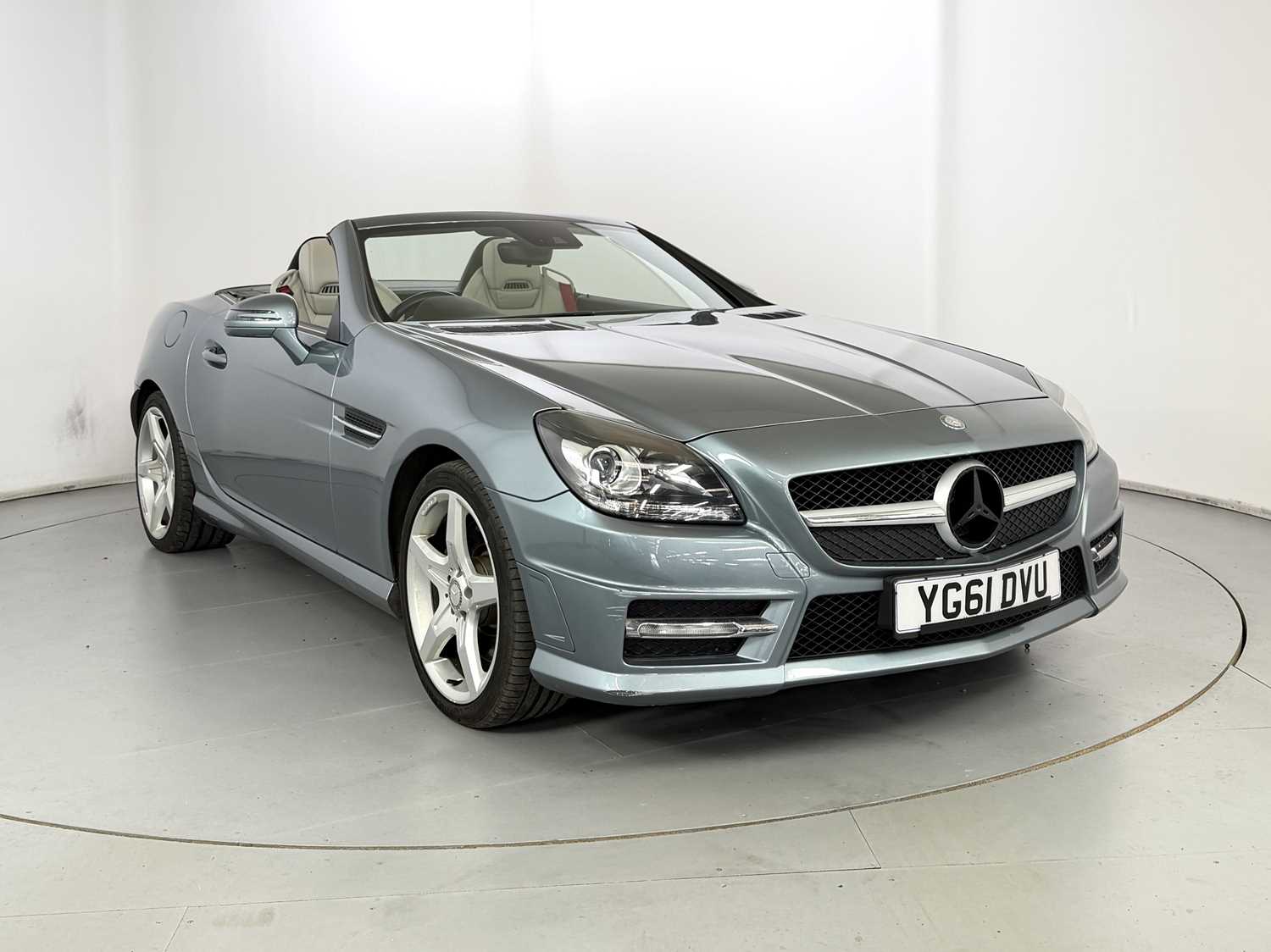 Lot 2011 Mercedes-Benz SLK200