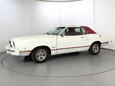 Lot 1977 Ford Mustang II