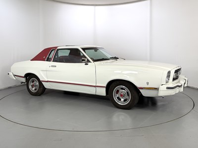Lot 1977 Ford Mustang II