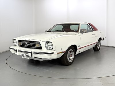 Lot 1977 Ford Mustang II