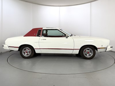 Lot 1977 Ford Mustang II