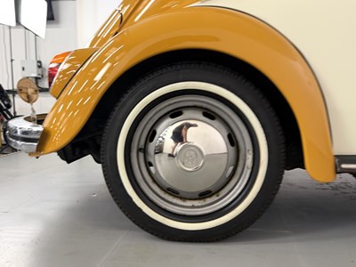 Lot 1976 Volkswagen Beetle