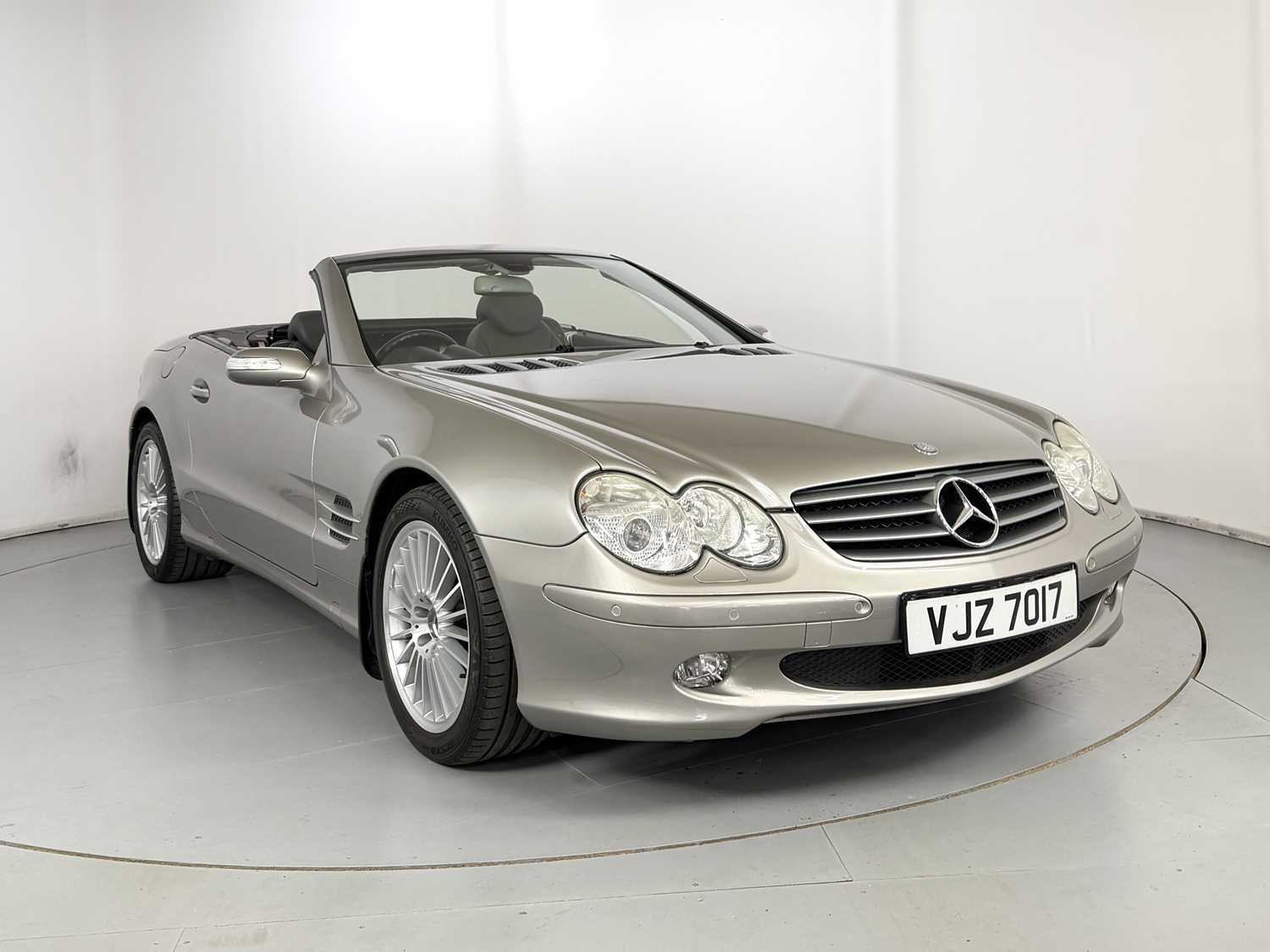 Lot 2004 Mercedes-Benz SL350