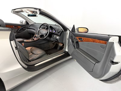 Lot 2004 Mercedes-Benz SL350