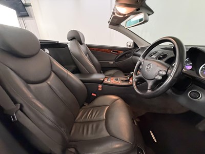 Lot 2004 Mercedes-Benz SL350