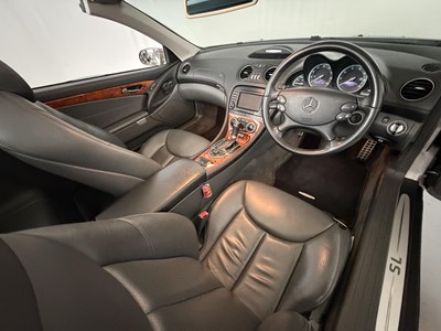 Lot 2004 Mercedes-Benz SL350