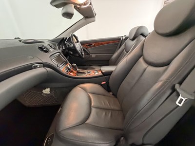 Lot 2004 Mercedes-Benz SL350