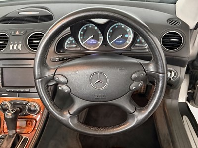 Lot 2004 Mercedes-Benz SL350