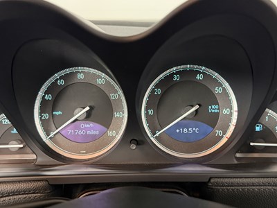Lot 2004 Mercedes-Benz SL350