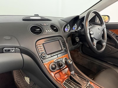 Lot 2004 Mercedes-Benz SL350