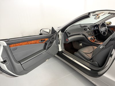 Lot 2004 Mercedes-Benz SL350
