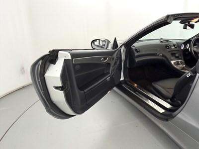 Lot 2009 Mercedes-Benz SL350