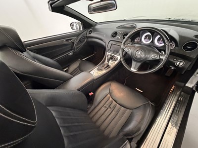 Lot 2009 Mercedes-Benz SL350