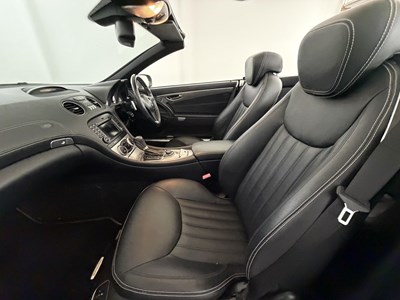 Lot 2009 Mercedes-Benz SL350