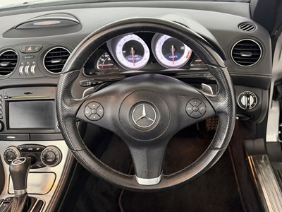 Lot 2009 Mercedes-Benz SL350
