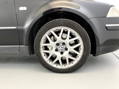 Lot 57 - 2002 Volkswagen Passat W8