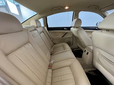 Lot 57 - 2002 Volkswagen Passat W8