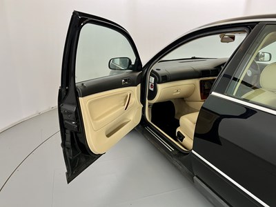 Lot 57 - 2002 Volkswagen Passat W8