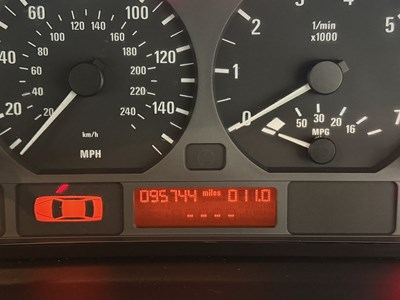 Lot 215 - 2004 BMW 318i - NO RESERVE