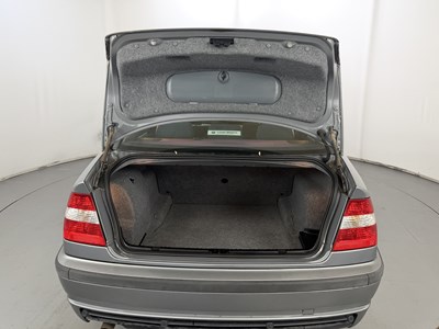 Lot 215 - 2004 BMW 318i - NO RESERVE