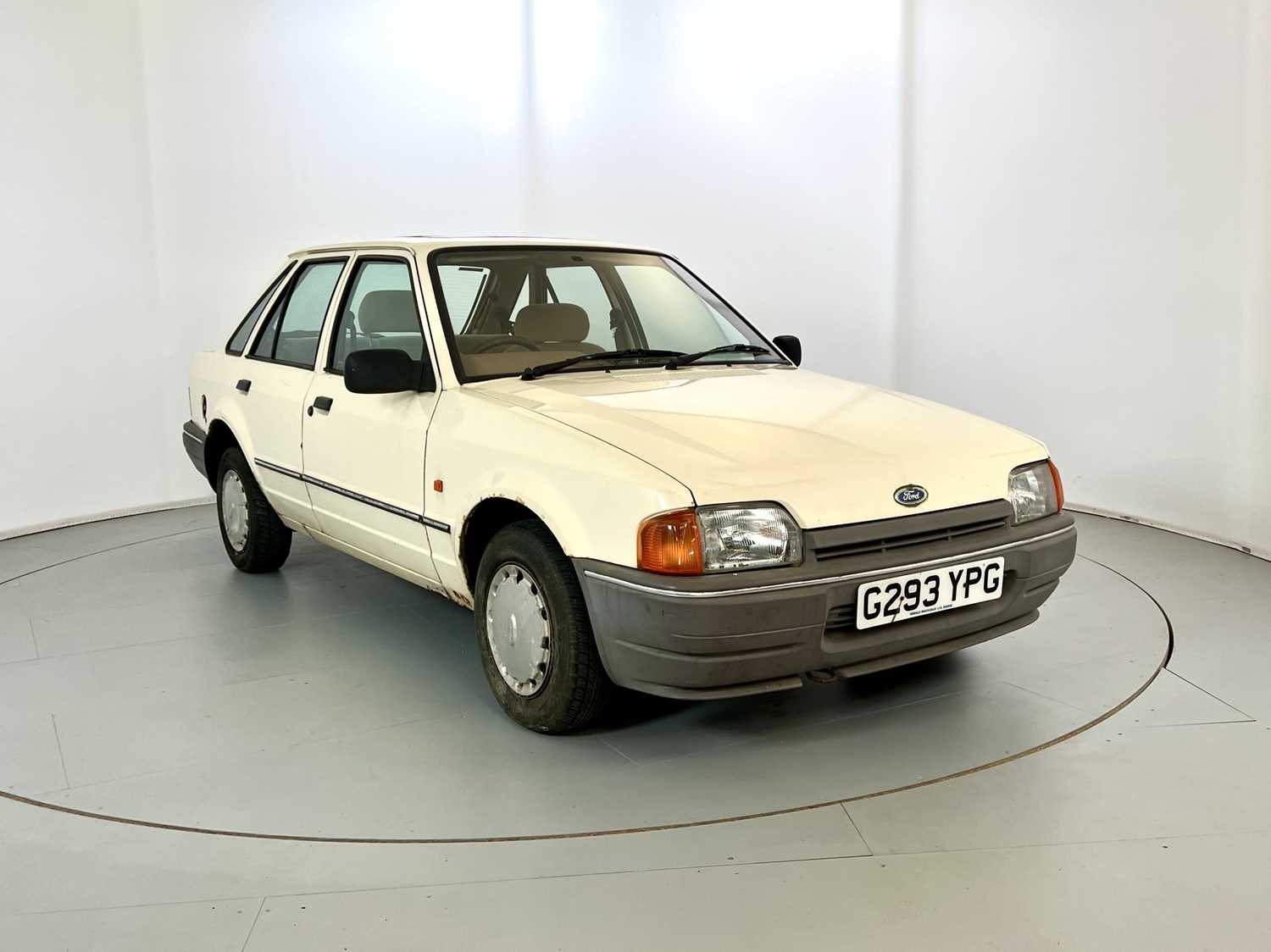 Lot 141 - 1990 Ford Escort 1.3 L