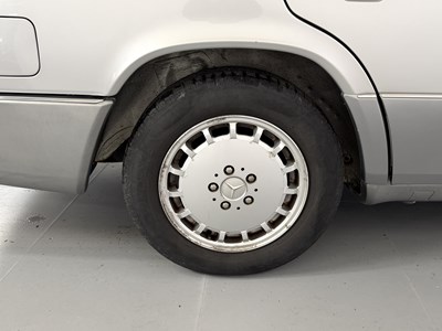 Lot 139 - 1992 Mercedes-Benz 230TE