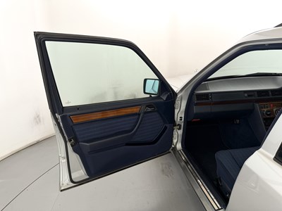 Lot 139 - 1992 Mercedes-Benz 230TE
