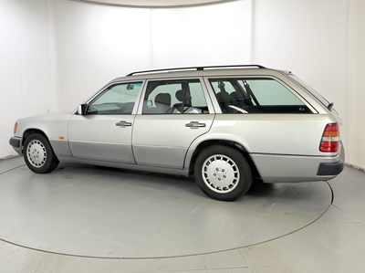 Lot 139 - 1992 Mercedes-Benz 230TE