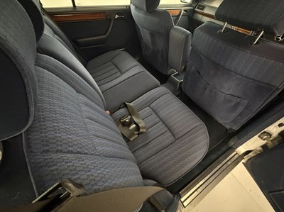 Lot 139 - 1992 Mercedes-Benz 230TE
