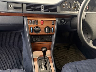 Lot 139 - 1992 Mercedes-Benz 230TE