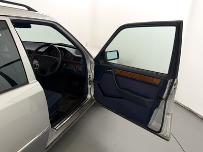 Lot 139 - 1992 Mercedes-Benz 230TE