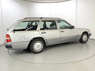 Lot 139 - 1992 Mercedes-Benz 230TE