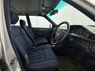 Lot 139 - 1992 Mercedes-Benz 230TE