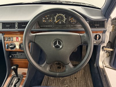 Lot 139 - 1992 Mercedes-Benz 230TE