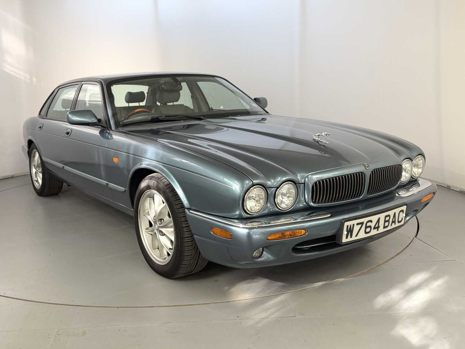 2000 Jaguar XJ8